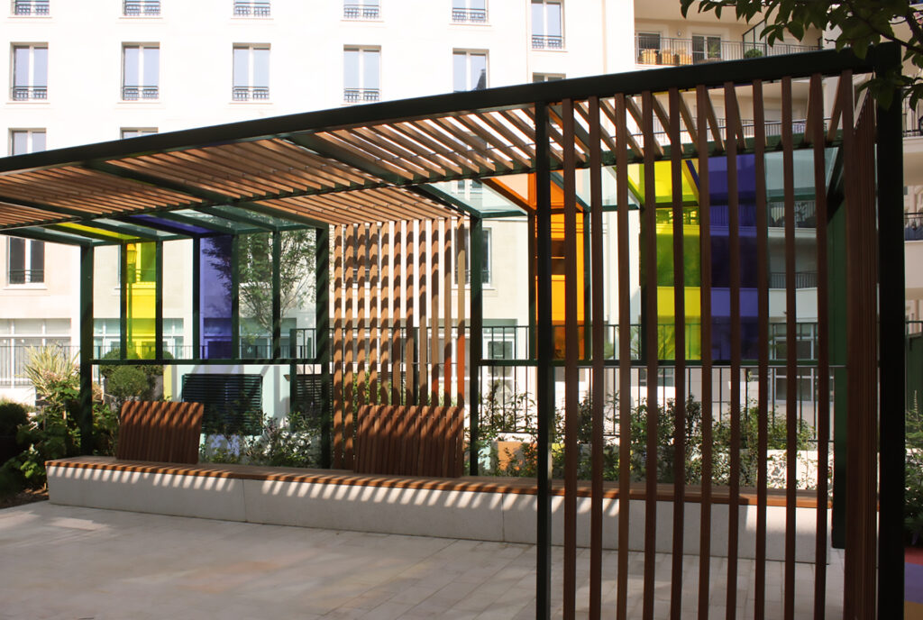 Pergola en verres colorés par Vé Paysages